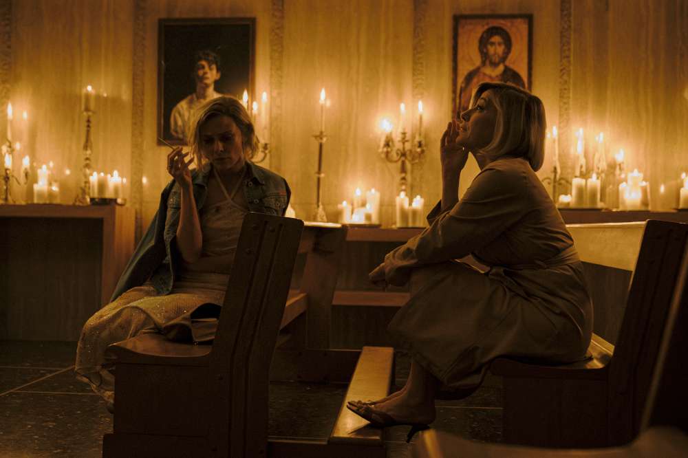 Copertina di L'estranea